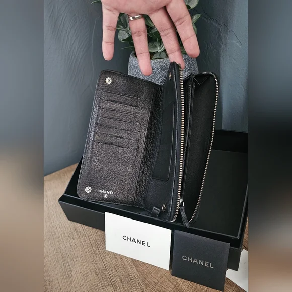 CHANEL Zip Wallet - Picture 5 of 9